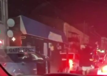 В Краснодаре девушки танцевали прямо на дороге