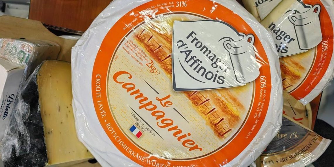 В Сочи бросили в костер 110 кг сыра и колбас из Евросоюза