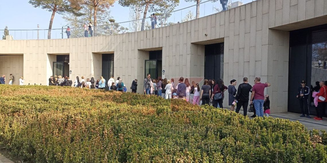 В Краснодаре посетители парка Галицкого жалуются на огромные очереди в туалет