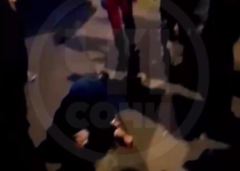 Рядом с Сочи мужчина сначала тащил женщину за собой, а потом бросил на улице