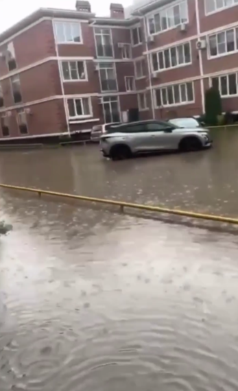 Фекальный апокалипсис в Краснодаре: жители осваивают профессию дамбостроителей