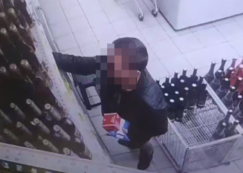 В Сочи вор-рецидивист угрожает сотрудникам магазина