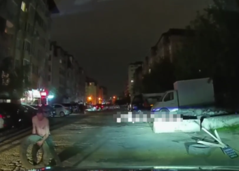 Мужчина с голым торсом и покрышкой мотался по дорогам Краснодара