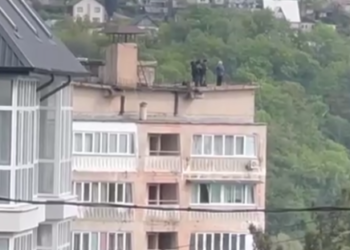 В Сочи подростки ради острых ощущений подвергают свою жизнь опасности