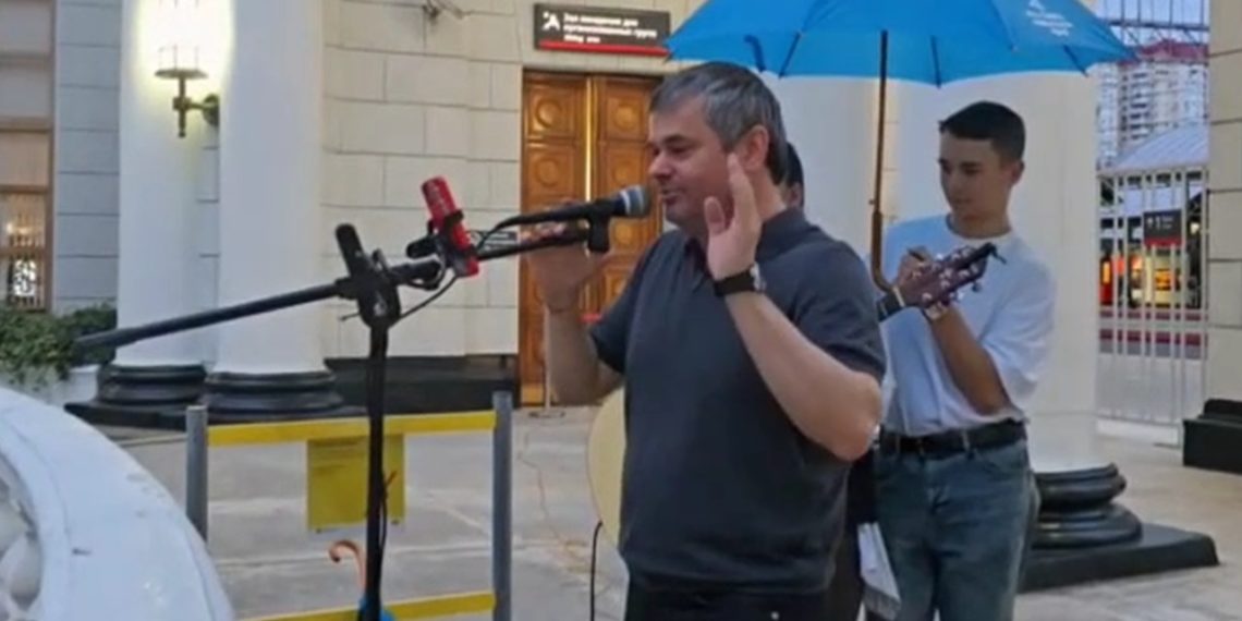 В Сочи на вокзале начался цикл летних концертов для пассажиров