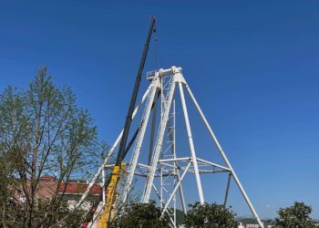 В Сочи Парке монтируют новое колесо обозрения с 30 кабинками