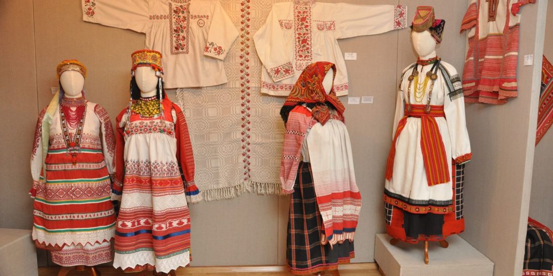 На курорте «Роза Хутор» откроется выставка старинных русских народных костюмов