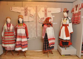 На курорте «Роза Хутор» откроется выставка старинных русских народных костюмов