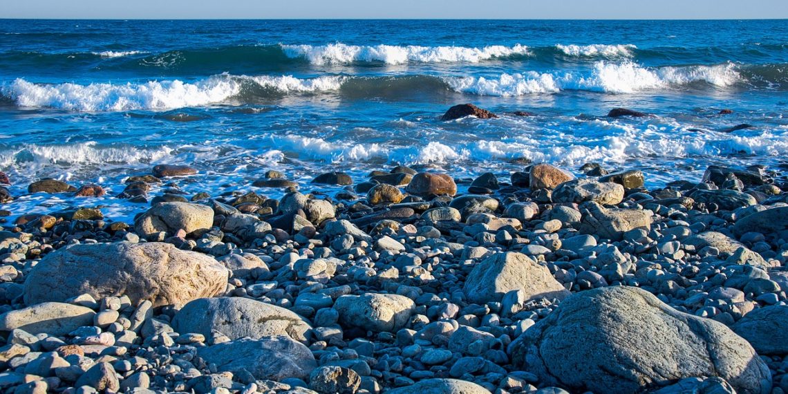 В Сочи проверили три тысячи проб морской воды
