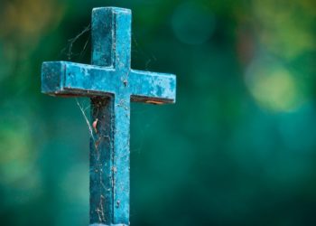 Полиция опровергла фейк о выпивавших на могилах героев кубанских подростках