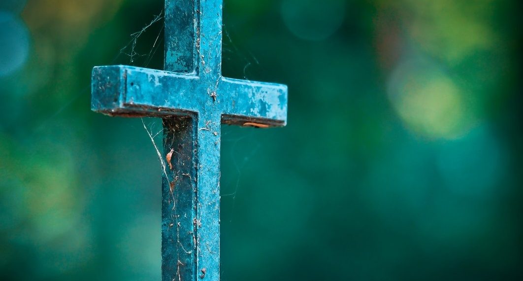 В Геленджике две школьницы танцевали на кладбище и снимали это на видео