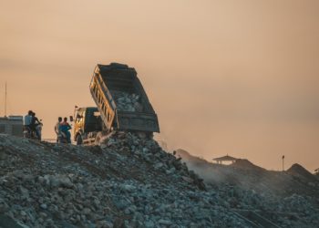 В Краснодаре поймали нелегального мусорщика с поличным