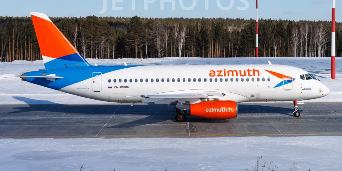 Самолет Azimuth столкнулся с птицей, но продолжил рейс в Сочи