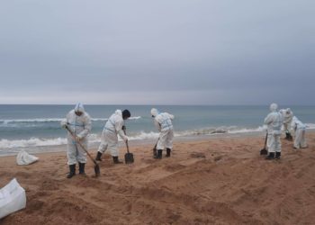 В Анапе обнаружили новые выбросы мазута 7 апреля