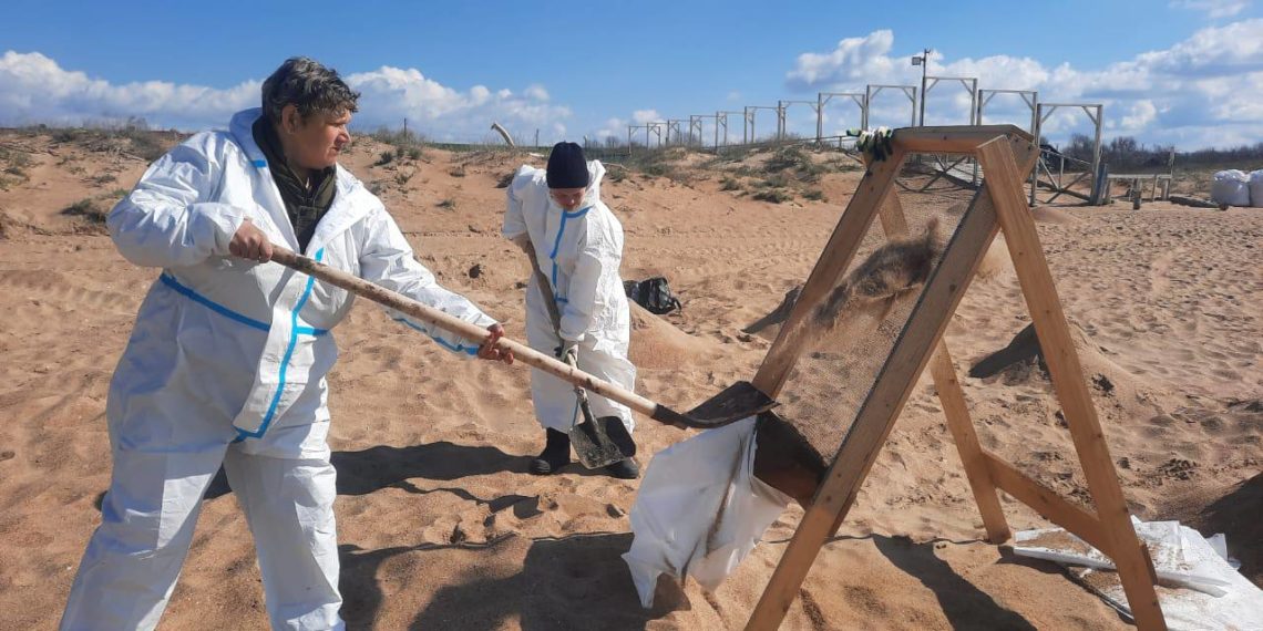 На Кубани собрали 154 тысячи тонн загрязненных мазутом песка, грунта и гальки