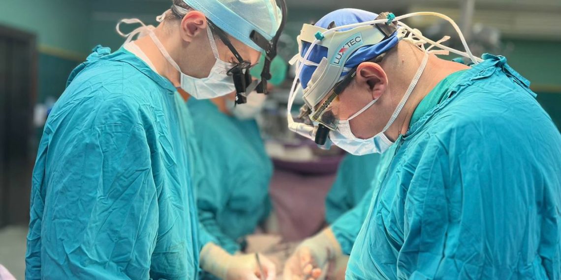 В Краснодаре провели первую в мире роботизированную симультантную операцию