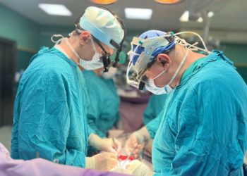 В Краснодаре провели первую в мире роботизированную симультантную операцию