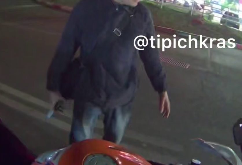 По дороге в Краснодаре разгуливал мужчина с ножом