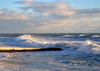 В Сочи ожидается ветер до 17 м/с 11 апреля