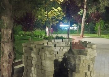 В Краснодаре появился загадочный арт-объект, вызвавший споры среди горожан