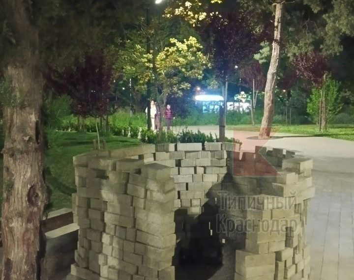 В Краснодаре появился загадочный арт-объект, вызвавший споры среди горожан