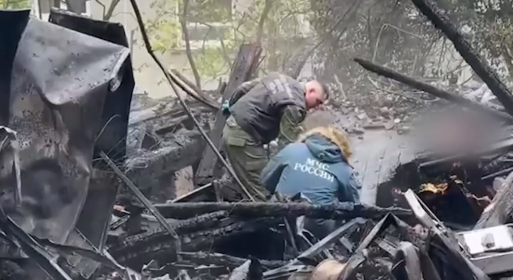 СК завел дело по факту гибели мужчины и 9-летнего мальчика на пожаре в Сочи