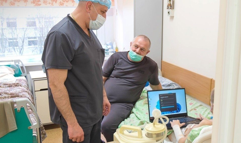 Покусанный хаски Валя Королёв из Сочи возобновил занятия с учителем