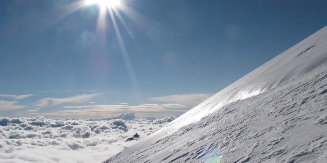 В Сочи закрыли горнолыжные трассы из-за сильного снегопада и тумана