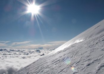 В Сочи закрыли горнолыжные трассы из-за сильного снегопада и тумана