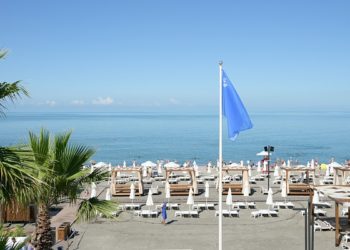 Прошунин: сразу 51 сочинский пляж получил «Синий флаг» в 2025 году