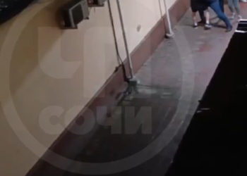 Вечером в Сочи возле популярного бара вспыхнула драка