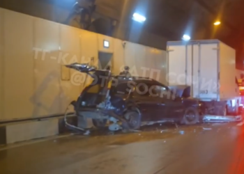 Крупное ДТП в Хостинском тоннеле парализовало движение на сочинской трассе