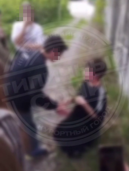 В Сочи подростки жестоко избили одноклассника, снимая расправу на видео