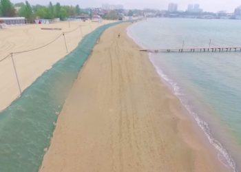 В Анапе БПЛА обследовал 3 км береговой линии: нефтепродуктов не выявлено