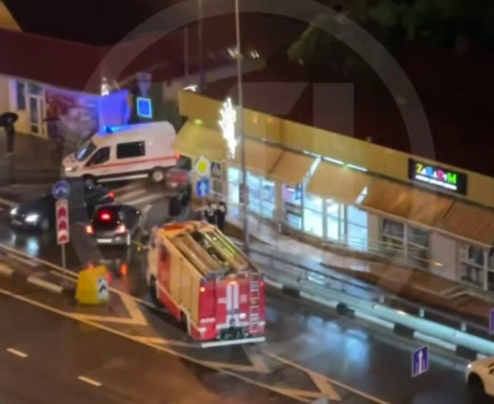 ЧП на улице Ленина в Сочи: экстренные службы перекрыли движение