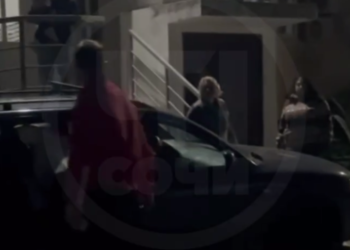 В Сочи мужчина с топором напал на отца с ребенком после спора о парковке