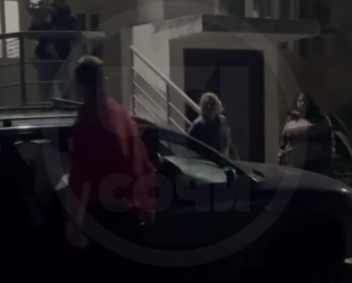 В Сочи мужчина с топором напал на отца с ребенком после спора о парковке