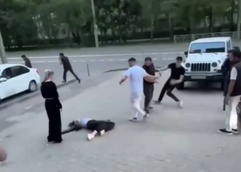 Вырубил с ноги: в Ставрополе мужчина жестоко избил девушку у ночного клуба