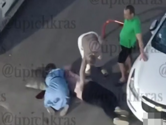 В Краснодаре владелец автомобиля нокаутировал агрессора с молотком