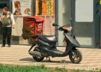 Пчелы заказали доставку: курьерский скутер в Краснодаре превратился в улей