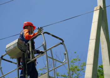 Энергетики реконструировали ЛЭП в селе Лоо города Сочи