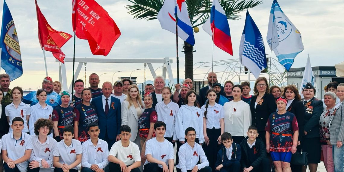 Заплыв по Черному морю прошел в честь героев ВОВ 9 мая