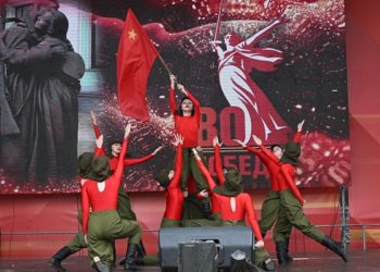 В Сочи проходит масштабный концерт в честь 80-летия Победы