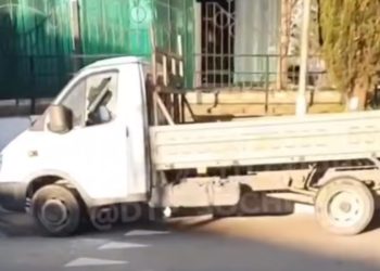 В Сочи вандал повредили более 10 припаркованных автомобилей