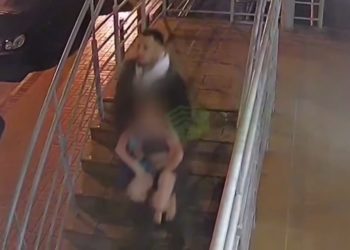 В Краснодаре мужчина засунул полуголого мальчика в багажник авто