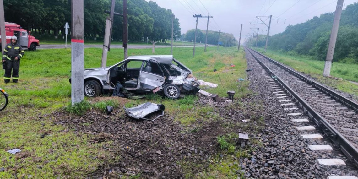 В Краснодарском крае водитель «девятки» врезался в «Ласточку» и погиб