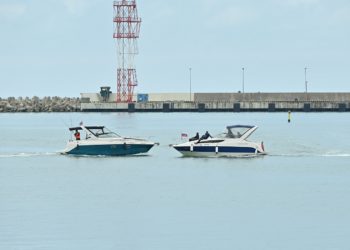 В Сочи пассажиры вспыхнувшего катера оказались в воде