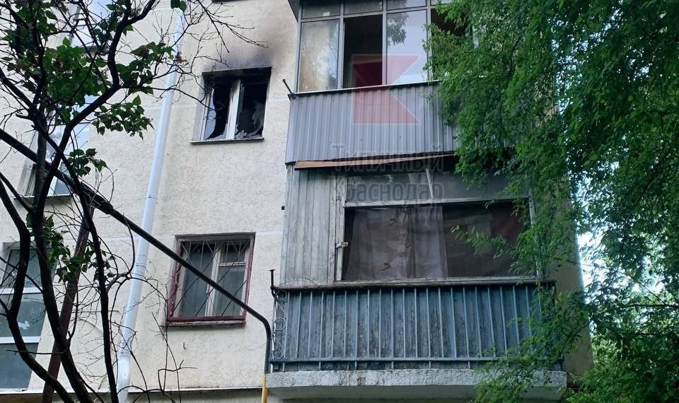 В Краснодаре из-за упавших веток на провода произошел пожар в двух квартирах