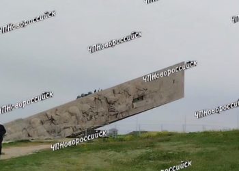 Полиция заинтересовалась детьми, забравшимися на мемориал в Новороссийске