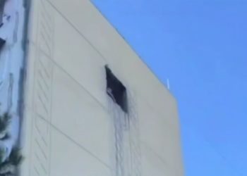 Сочинец прорубил в многоэтажке окно с видом на море